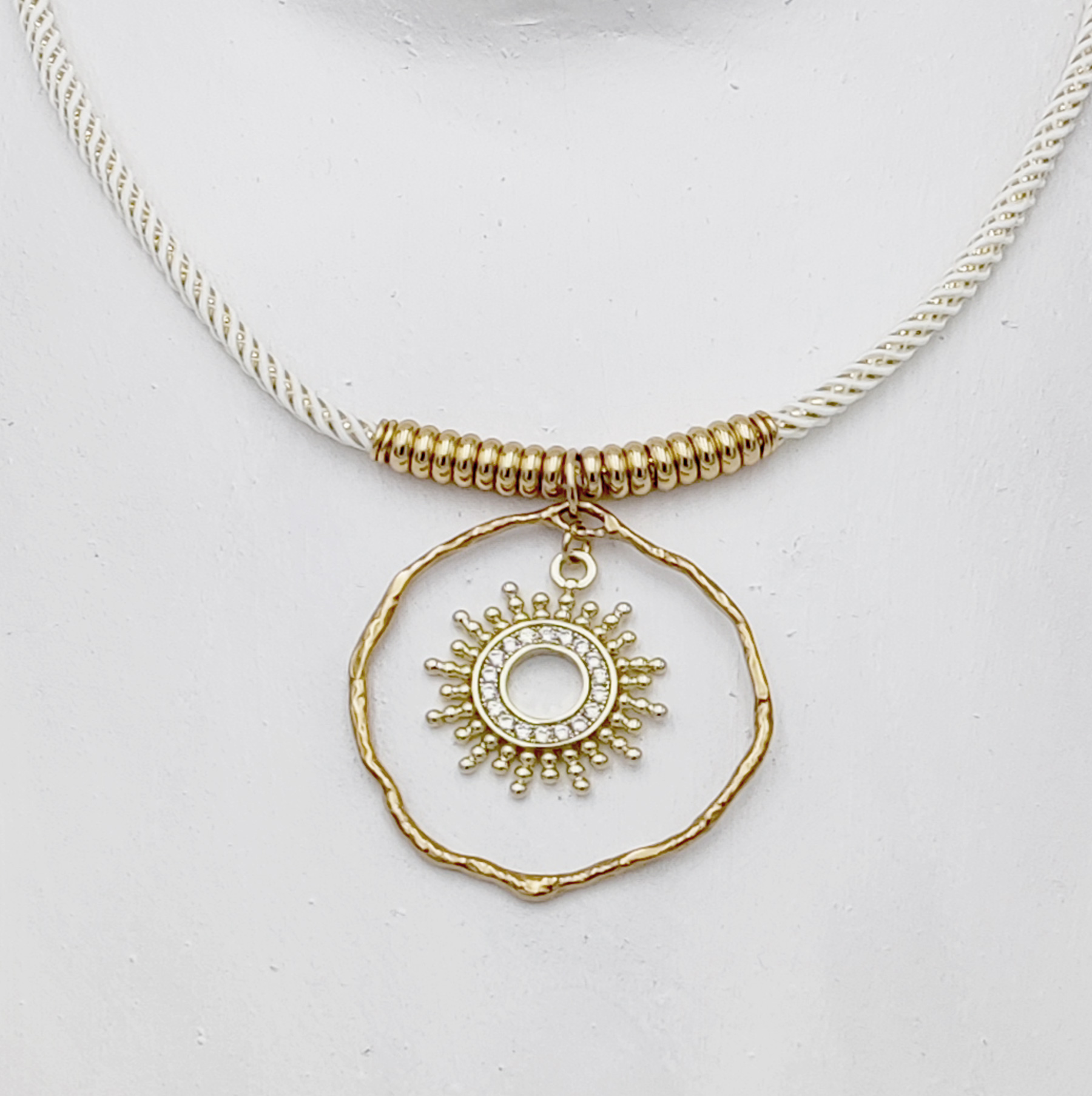 Mybiza Handmade– Collar SUNSET Mujer Milano Dorado (Estrella en Aro) | Gargantilla Ajustable | Diseño 100% Ibiza